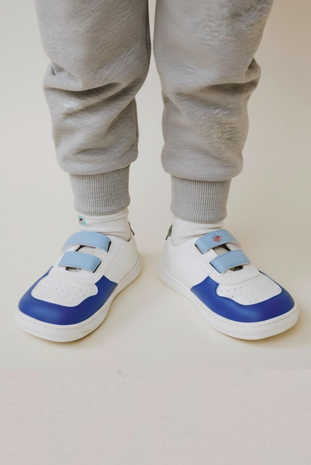 SUKI SKY (velcro extra celeste y stickers 🎁)