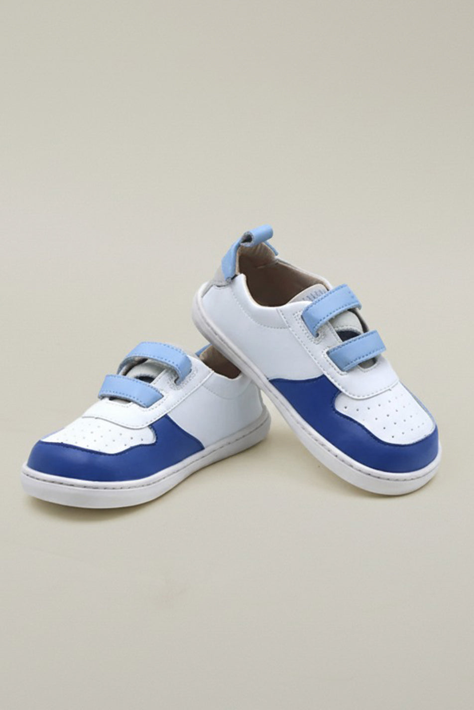 SUKI SKY (velcro extra celeste y stickers 🎁)