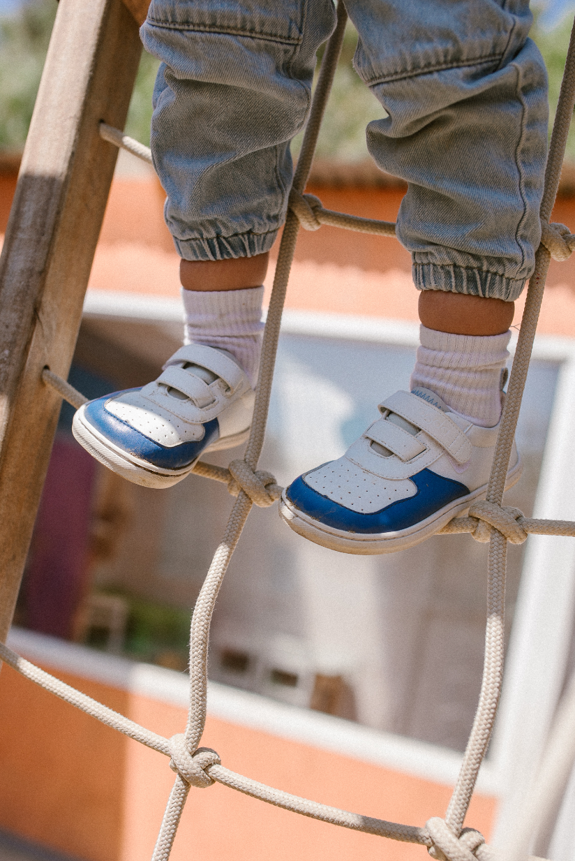 SUKI SKY (velcros extra celeste y stickers de 🎁)