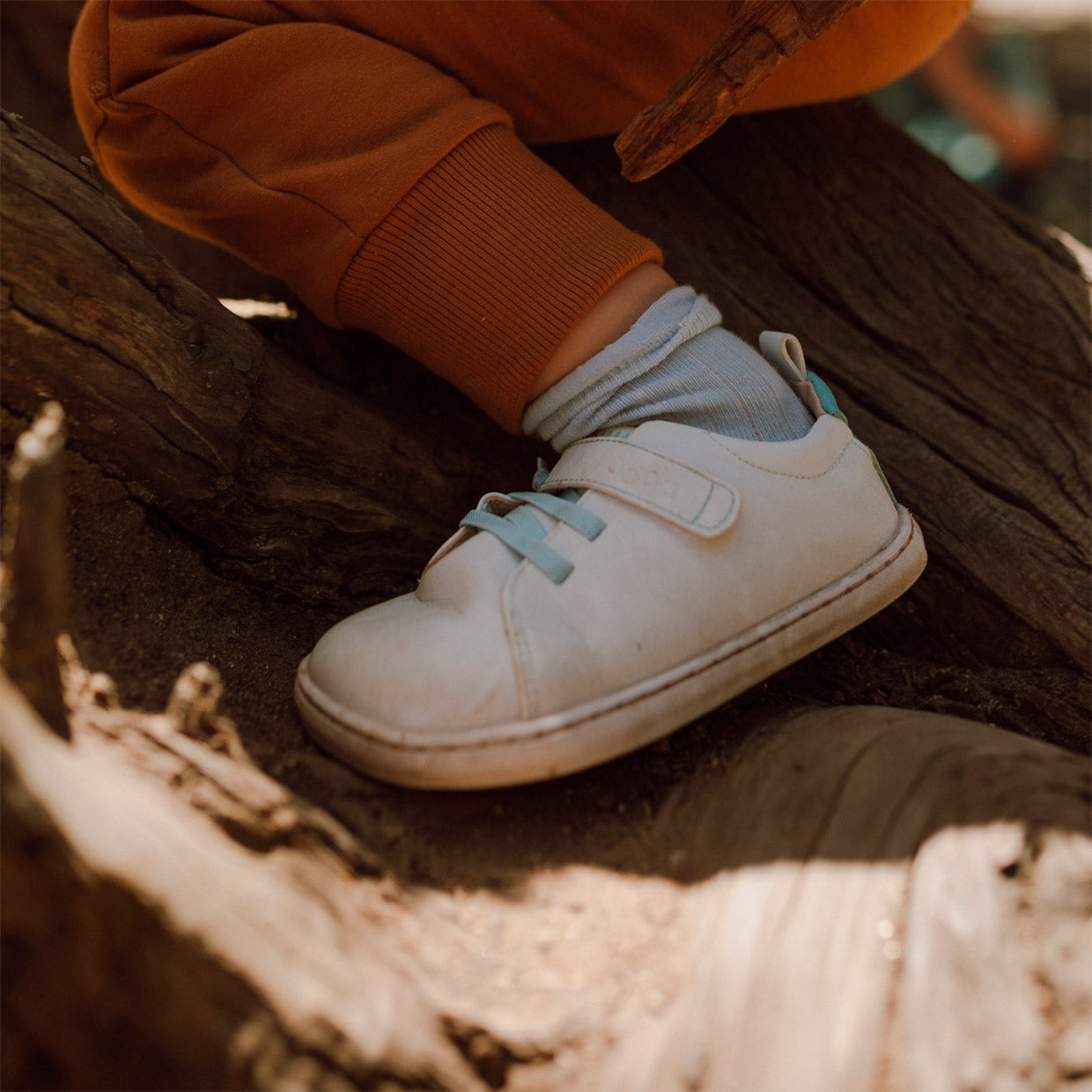 doda-lilo-blanco-zapatilla-barefoot-infantil-enuso1