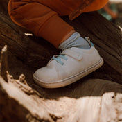 doda-lilo-blanco-zapatilla-barefoot-infantil-enuso1