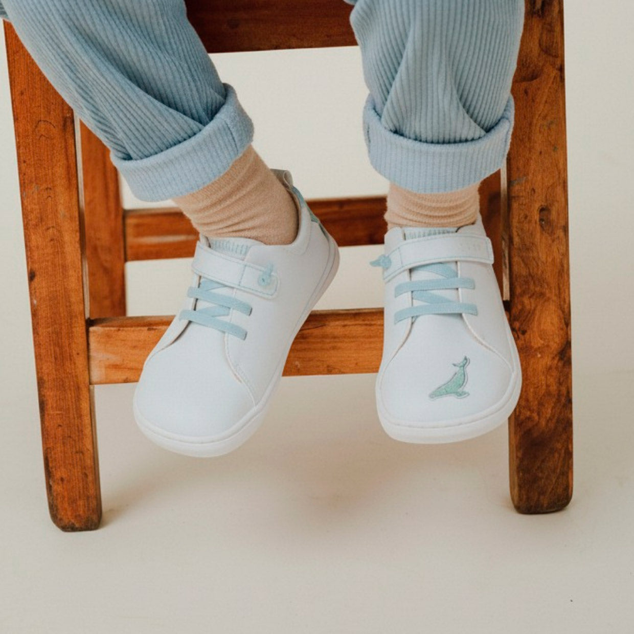 doda-lilo-blanco-zapatilla-barefoot-infantil-enuso2