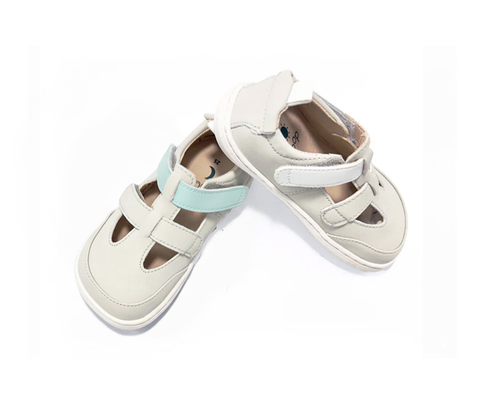 NITO GRIS (incluye velcro strap cambio a color blanco y celeste / plantillas y stickers para customizar de 🎁)