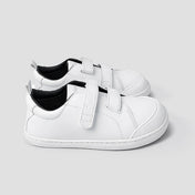 PUMO SCHOOL | ZAPATILLA BAREFOOT BLANCA KIDS ♻️  PUNTERA PLASTICA REFORZADA (velcro extra gris y stickers de 🎁)