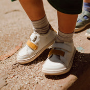 doda-pumo-blanco-zapatilla-barefoot-infantil-enuso1