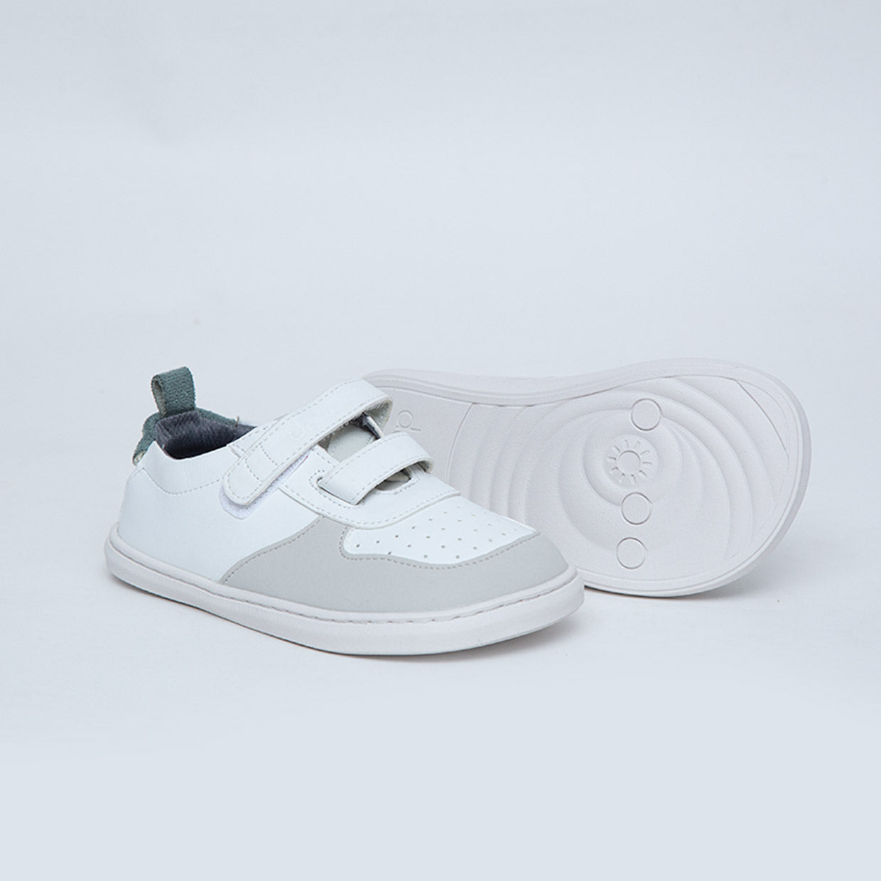 SUKI GRIS | ZAPATILLA BAREFOOT KIDS (velcros extra en mostaza + stickers de 🎁)
