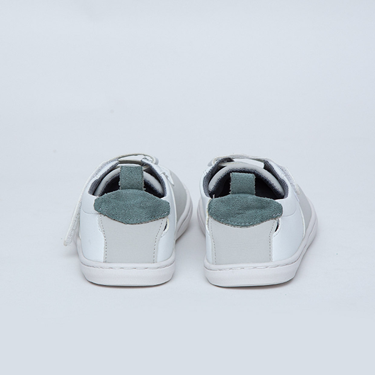 SUKI GRIS | ZAPATILLA BAREFOOT KIDS (velcros extra en mostaza + stickers de 🎁)