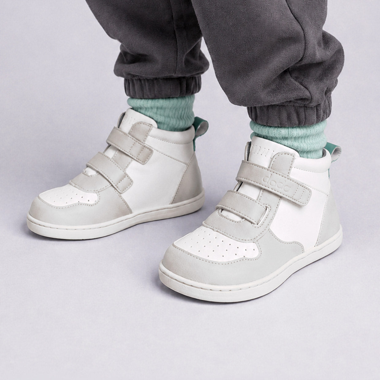 TAKU GRIS | BOTÍN BAREFOOT KIDS (velcros extra en verde + stickers de 🎁)