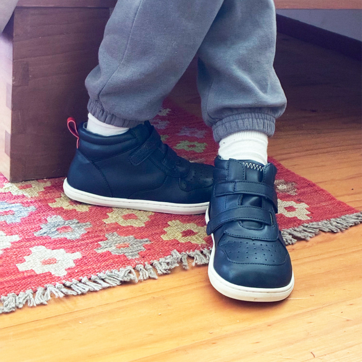 doda-taku-azul-zapatilla-barefoot-infantil-uso