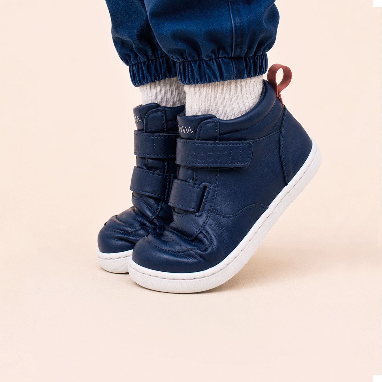 doda-taku-azul-zapatilla-barefoot-infantil-uso2
