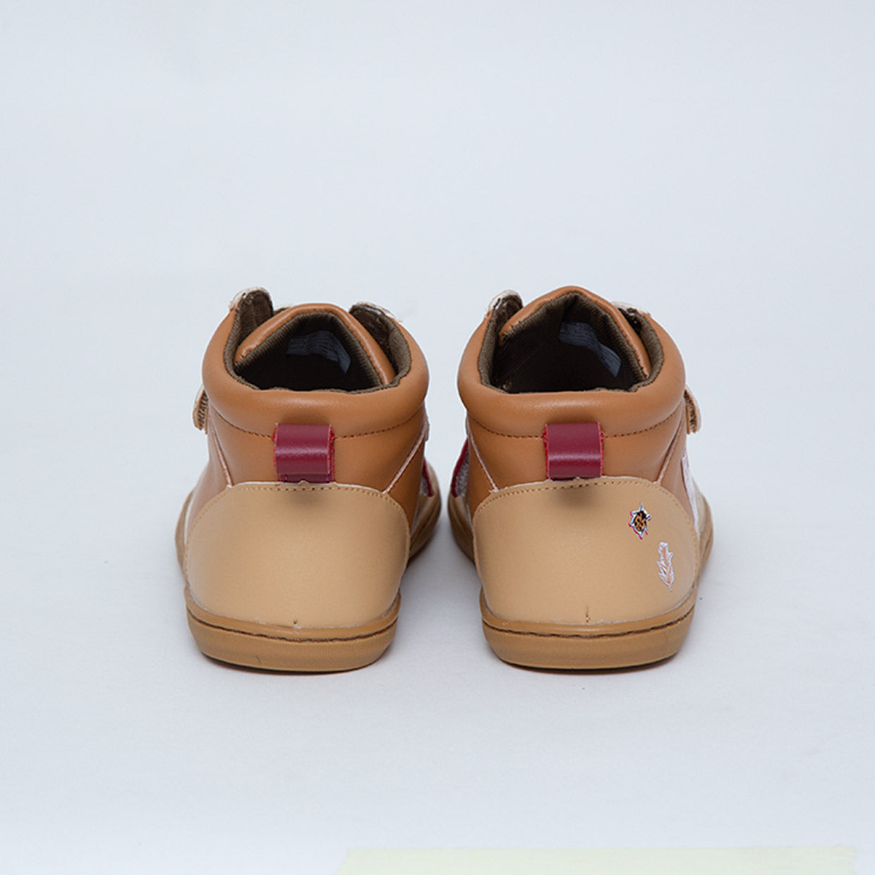 TAKU CAFÉ | BOTÍN BAREFOOT KIDS (velcros extra en burdeo + stickers de 🎁)