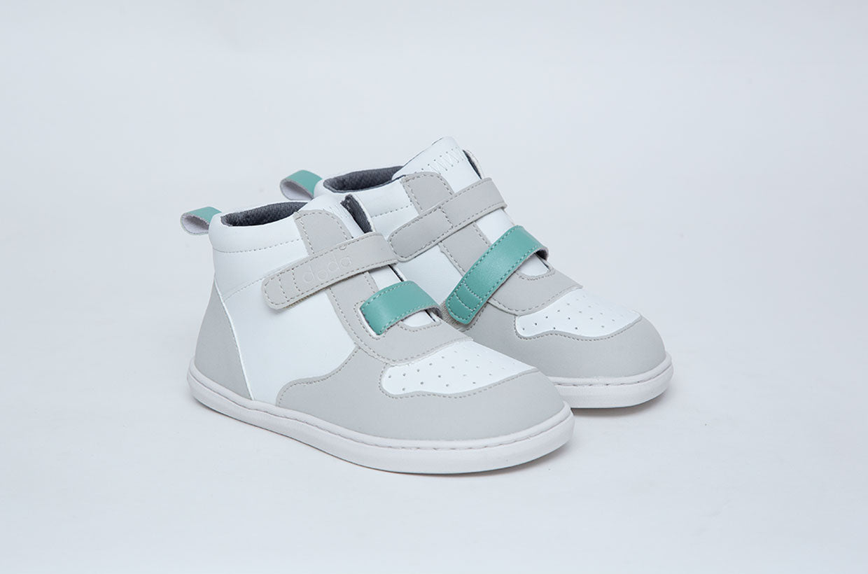 TAKU GRIS (velcros extra en verde + stickers de 🎁)