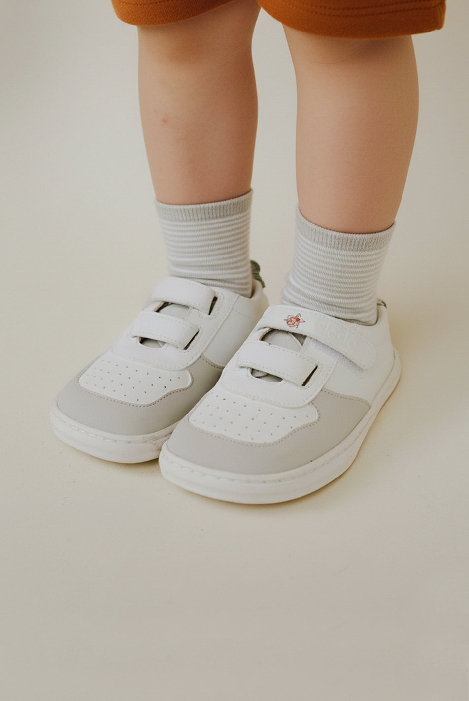 SUKI GRIS (velcro extra mostaza y stickers de 🎁)