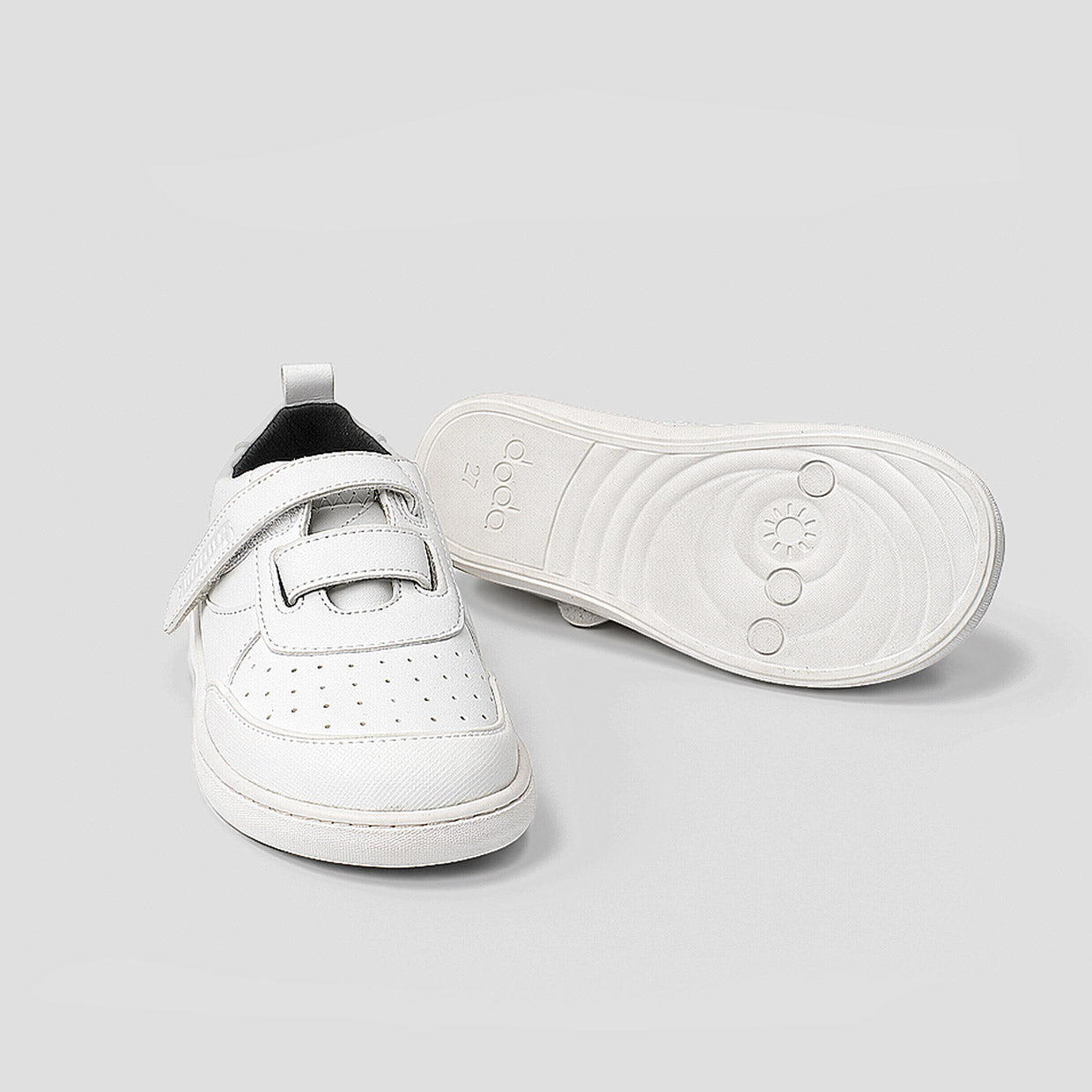 SUKI SCHOOL | ZAPATILLA BAREFOOT BLANCA KIDS ♻️  PUNTERA PLÁSTICA REFORZADA (velcro extra gris y stickers de 🎁)