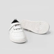 SUKI SCHOOL | ZAPATILLA BAREFOOT BLANCA KIDS ♻️  PUNTERA PLÁSTICA REFORZADA (velcro extra gris y stickers de 🎁)